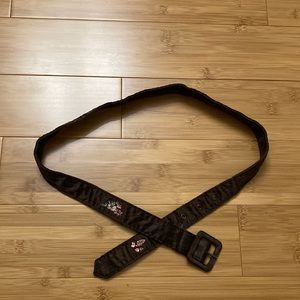Brown belt with floral embroidery